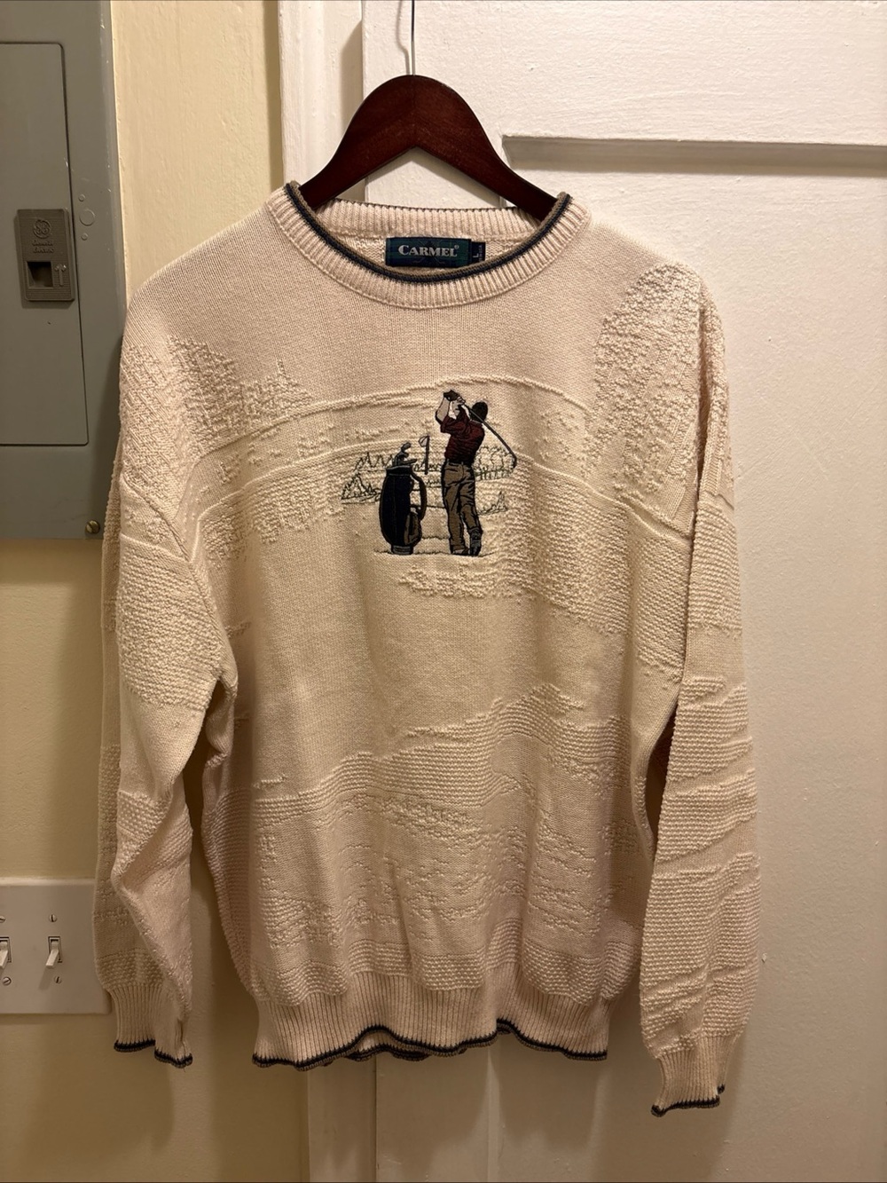 Carmel Men's Cream Golf Embroidered knit Crewneck Sweater size Large